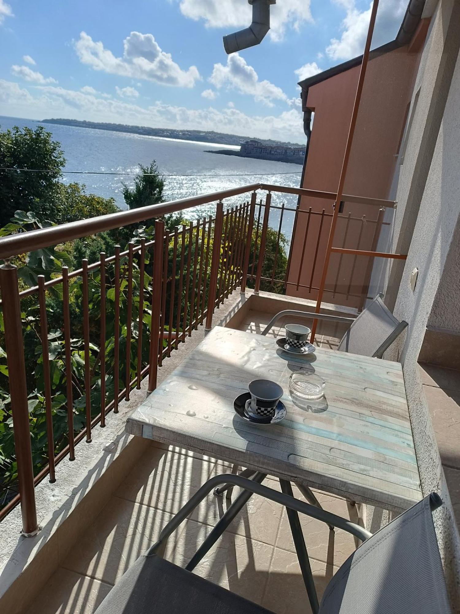 Farlalievi Guest House Sozopol Bagian luar foto