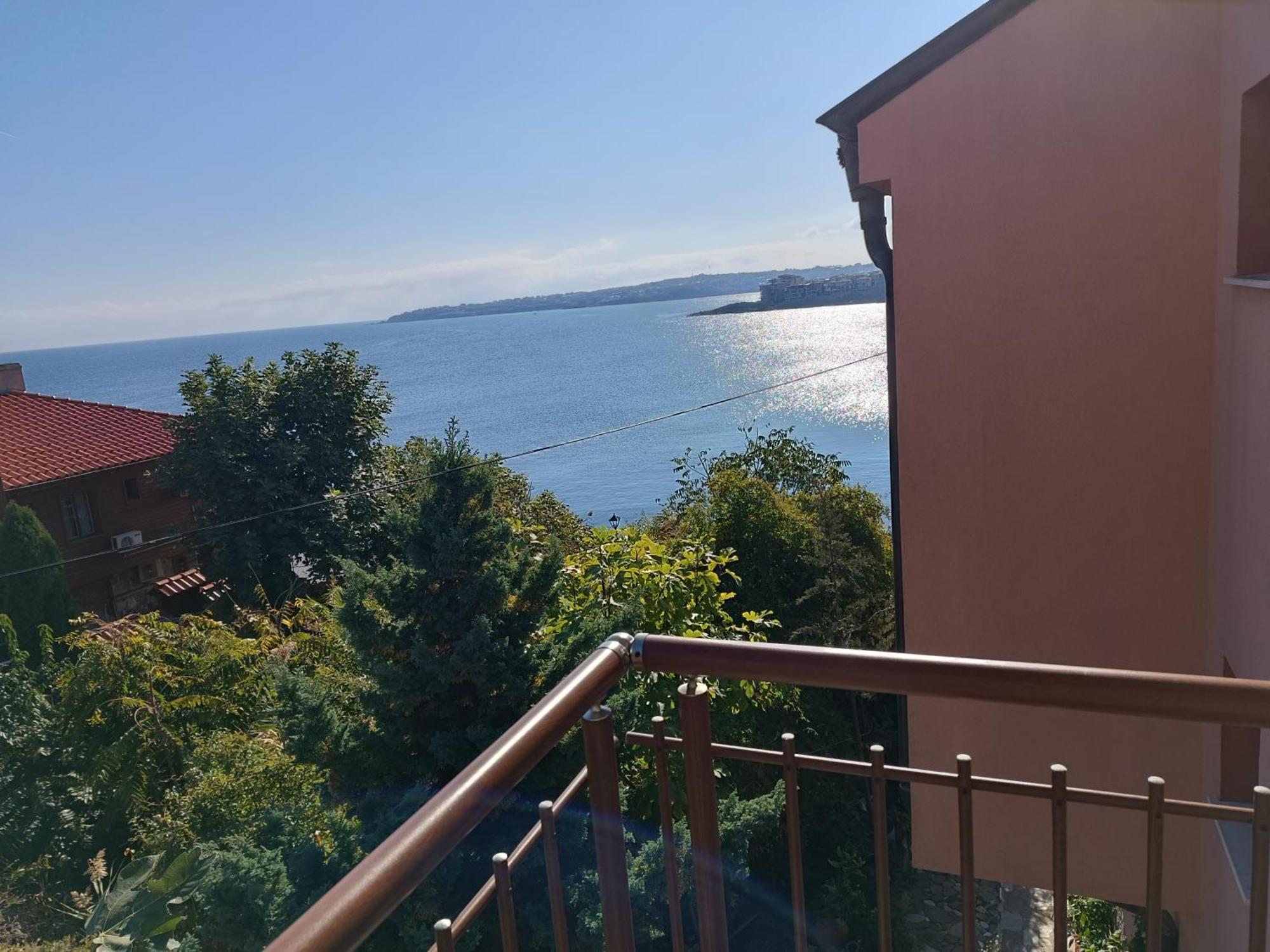 Farlalievi Guest House Sozopol Bagian luar foto